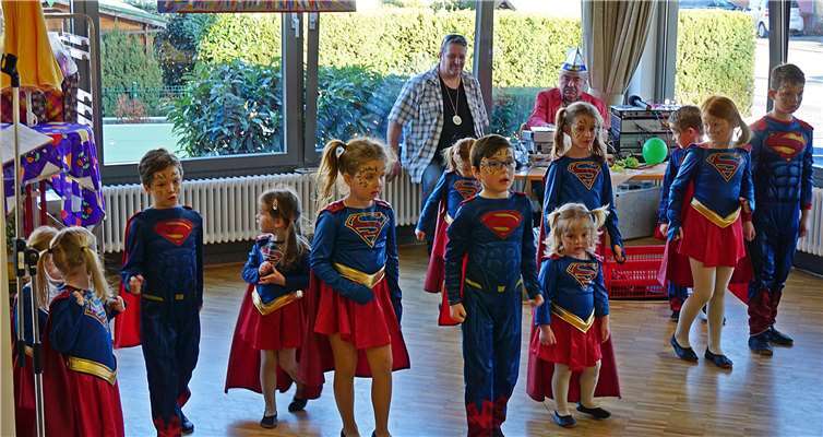 Die kleinen „Rotznasen“ als Superhelden: Sie sind die heimlichen Stars der Karnevalsfreunde Oberbieber 1969 e.V. Foto: Josef Dehenn