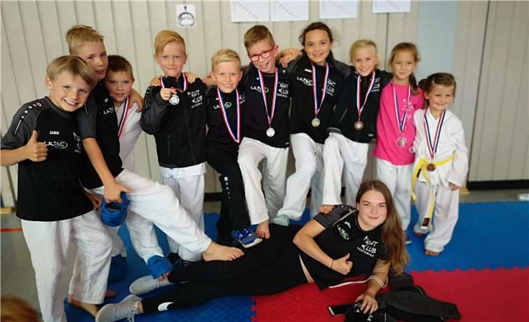 Die kleinen Sportler und Sportlerinnen überzeugten beim Wettkampf in Dernbach. privat