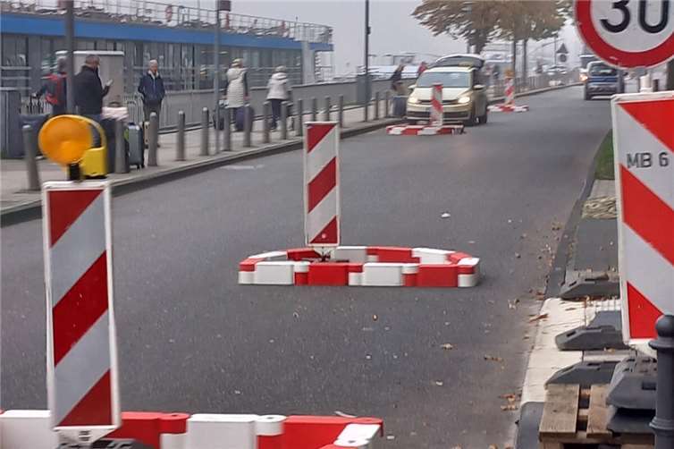Die kleinen Verkehrsinseln am Peter-Altmeier-Ufer. Foto: privat