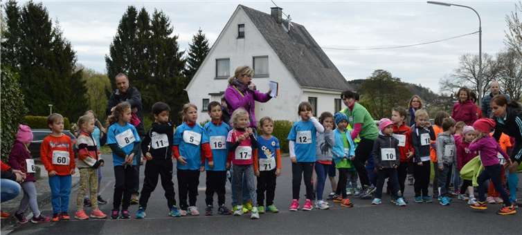 Die kleinsten Teilnehmer fiebern ihrem Start entgegen.