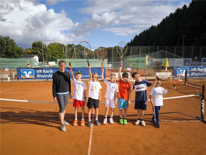 Die kleinsten Tennisspieler des SCN können sich über eine tolle Saison freuen! Foto: privat