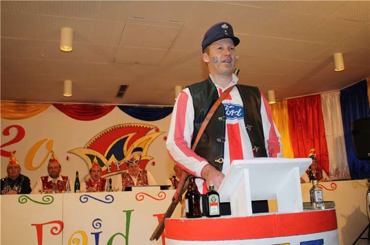 Die knallharten Vereinsrecherchen von Christoph Braun benötigten für eine verständliche Klar- und Darstellung diverse flüssige Beschleuniger. TE