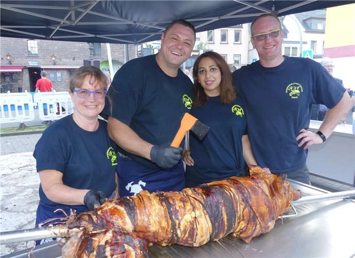 Die knusprig gegrillten Spanferkel vom Spieß waren auch in diesem Jahr eine saftige Gaumenfreude.