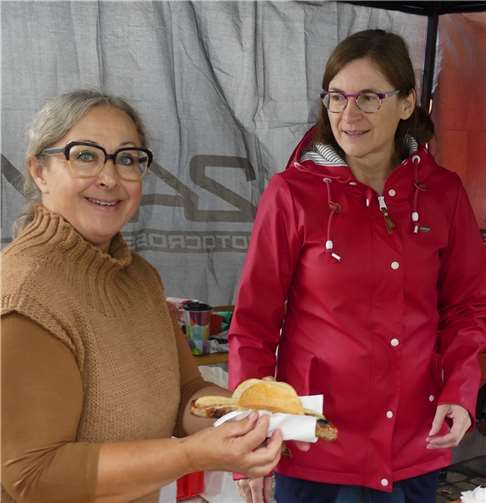 Die knusprige Walnussbratwurst vom Grill war auch heuer der Renner in den Ernster Moselanlagen.