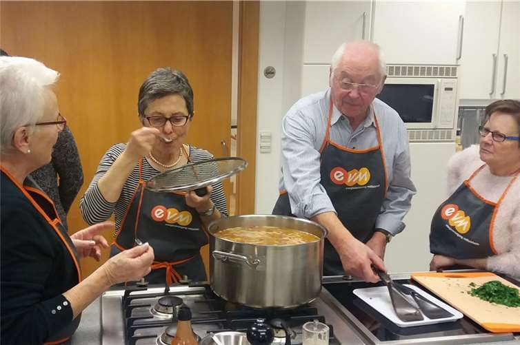Die kochbegeisterten Lützeler freuten sich über die Gemeinschaftsaktion beim vergangenen Stadtteilfrühstück.