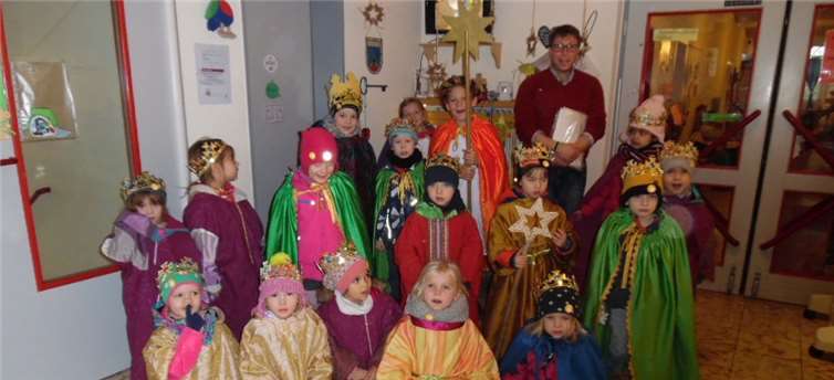 Die königlich gekleideten Kinder sammelten spenden für den Guten Zweck. Privat