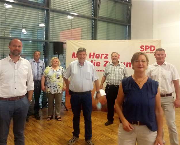 Die kommunalpolitische Vertretung des SPD-Gemeindeverbandes unterstützt Küsel (2.v.r.) und Dr. Rath (1.v.l.).Foto:privat
