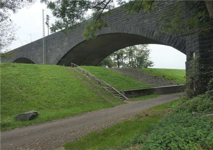 Die komplette Naturdeichanlage am Engerser Rheinufer soll aus Sicherheitsgründen neu gestaltet werden.