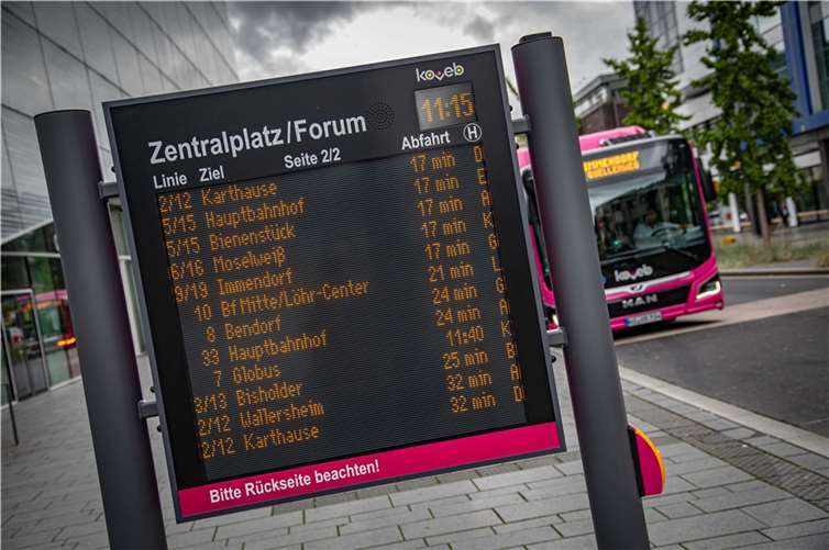 Die koveb nimmt neue DFI-Anzeiger am Zentralplatz in Betrieb.  Foto: koveb