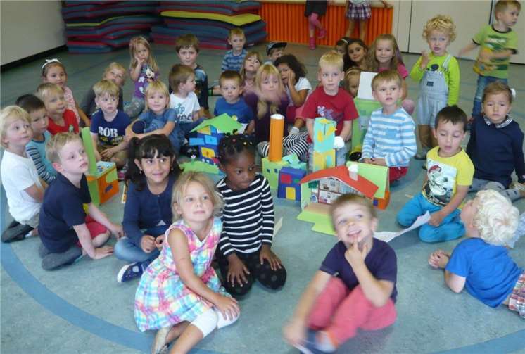 Die kreativen Kids zeigen ihre Werke. privat