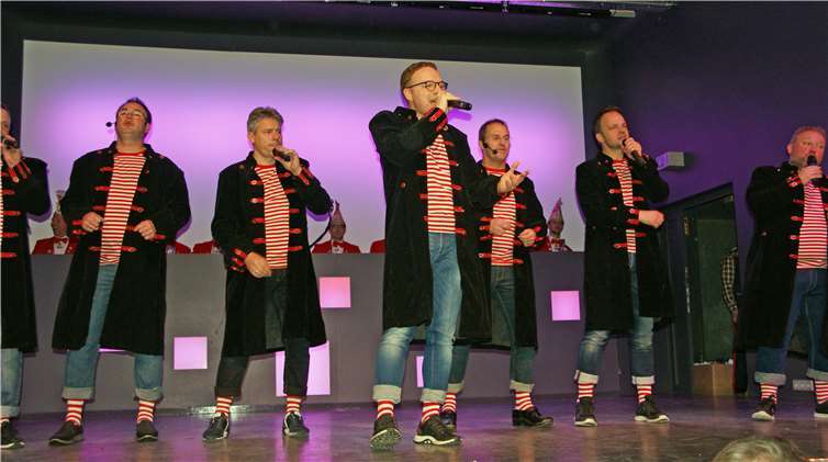 Die krumme Zingenöhl gaben wiederwitzige Songs zum Besten.