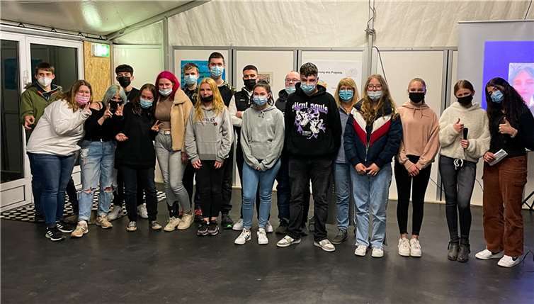 Die künftigen Auszubildenden informierten Eltern und Lehrkräfte aus erster Hand über die nächsten Schritte des Projekts. Foto: HoT Sinzig