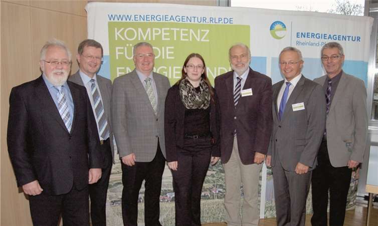 Die künftigen Prüfer (v. l.) Steffen Schwarz, André Marquardt, Inna Magel und Jörg Walgenbach mit Martin Selbach und Christian Paganetti von der Treif Maschinenbau GmbH. privat