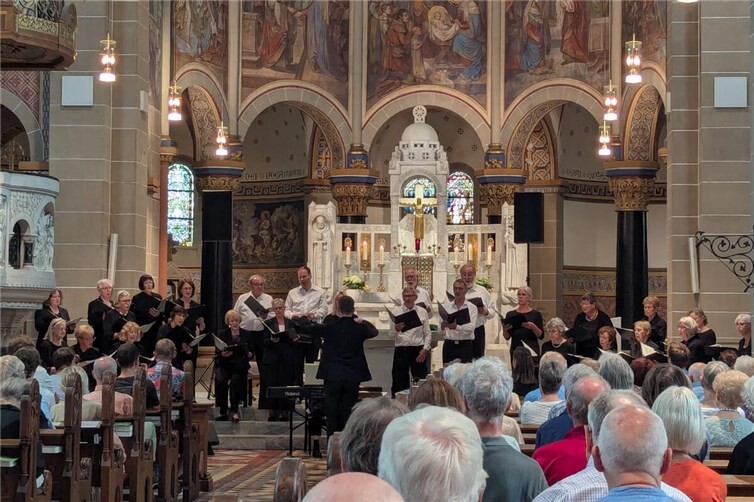 Die lange Vorbereitungszeit hatte sich gelohnt. Ein schönes Konzert des Kammerchores in der Rosenkranzkirche.