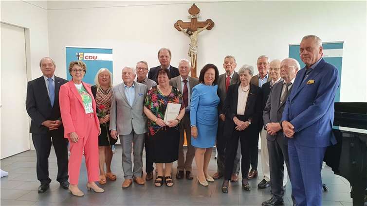 Die langjährigen Mitglieder werden gewürdigt. Foto: CDU Swisttal