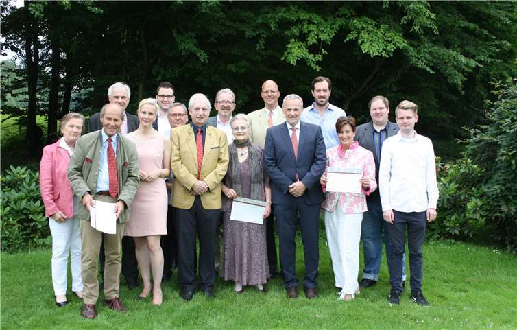 Die langjährigen Parteijubilare im Golfclub in Niederbachem. J. Schmidt