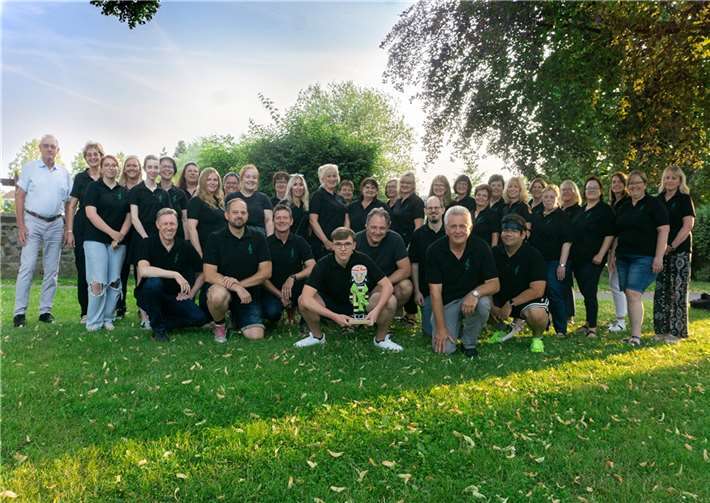 Die lebendige Gemeinschaft der Gospel Voices St. Anna: Mit ihrem neuen Chorleiter Jürgen Bröhl und den führenden Köpfen Annedorle Meutsch und Petra Schönewolf freut sich der Chor auf ein ereignisreiches Jahr voller Musik und Gemeinschaft. Foto: Gospel Voices St. Anna