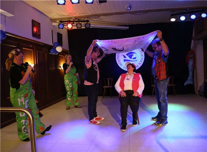 Die lebendige Vernissage - auch für Nichtkenner der Kunstszene unterhaltsam.