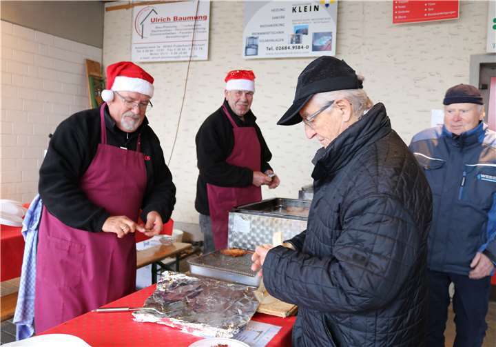 Die leckeren Reibekuchen fanden guten Absatz.