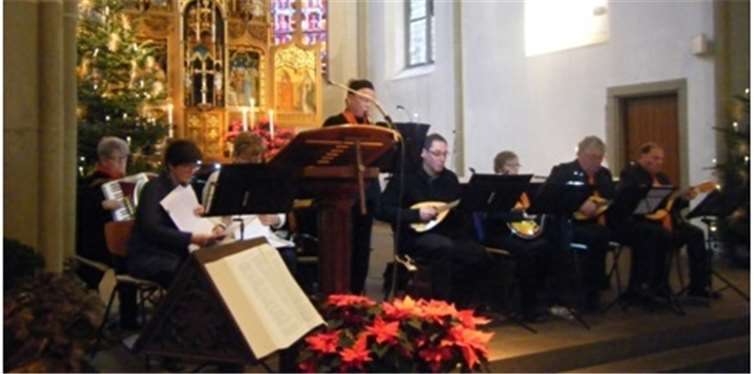 Die leisen Töne kamen vom Zupforchester der Kolpingsfamilie Rheinbrohl.