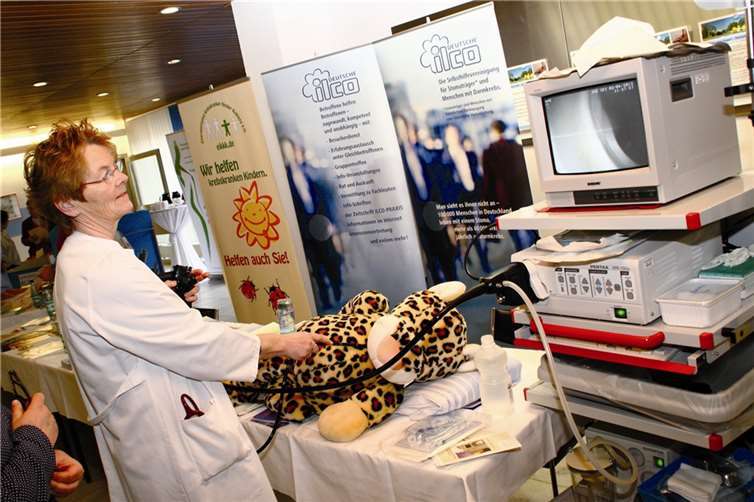 Die leitende Oberärztin Dr. Claudia Chalybäus demonstrierte eine Darmspiegelung.