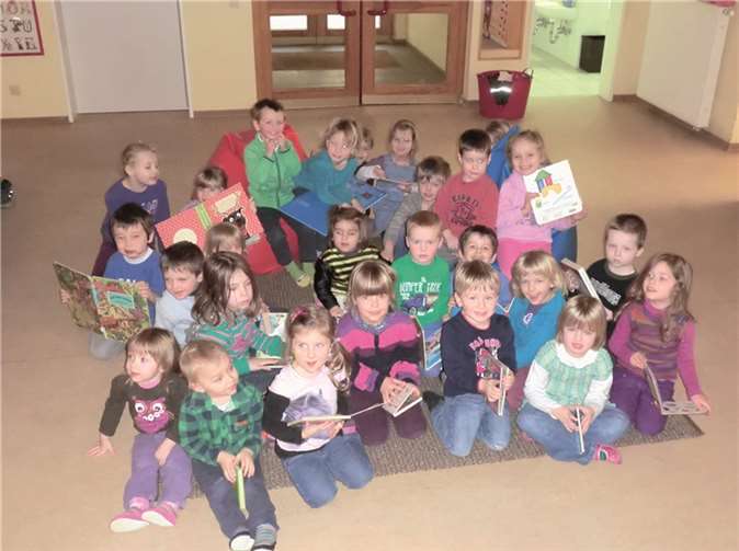 Die lesebegeisterten Kids aus dem Gönnersdorfer Kindergarten freuen sich über ihre neue Leseecke.privat