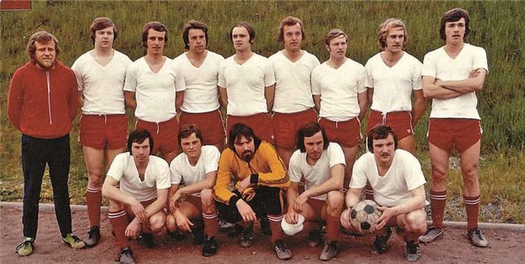 Die letzte SV-Mannschaft im Jahr 1975, kurz vor dem Aufgehen des SV in die heutige SG. Repro: FA