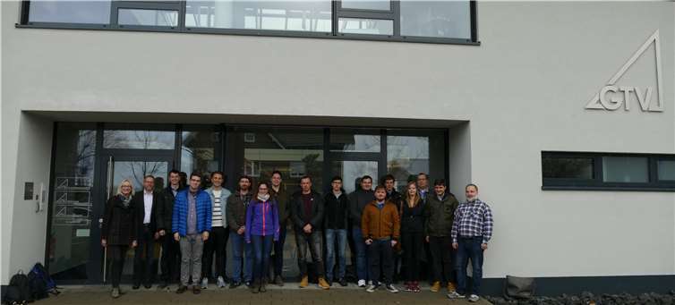 Die letzte „tourING Westerwald“-Fahrt führte die Gruppe der Jungingenieure in Begleitung von Beate Bolling (wfg, ganz links) zu GTV nach Luckenbach.