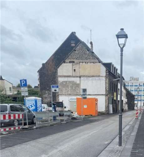 Vorbereitung für die neue Hochgarage Die letzten beiden Liegenschaften im „Entenpfuhl“ werden in Vorbereitung der neuen Hochgarage freigelegt. Foto: Angelina Badak/Stadt Mayen
