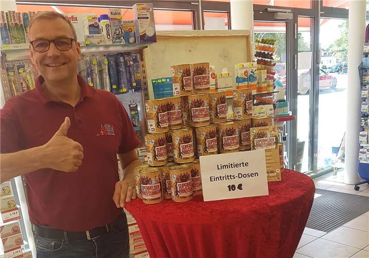 Die limitierten Comic CONserven sind unter anderem bei Henning Deuster in der Schlossapotheke in Sayn erhältlich. Foto: privat