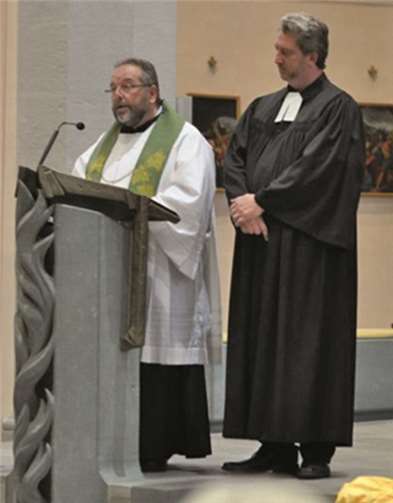 Die liturgische Leitung liegt bei Pfarrer Gerd Götz von der evangelischen Kirchengemeinde Vallendar und Pfarrer Rüdiger Kiefer SAC von der katholischen Pfarreiengemeinschaft Vallendar-Urbar.