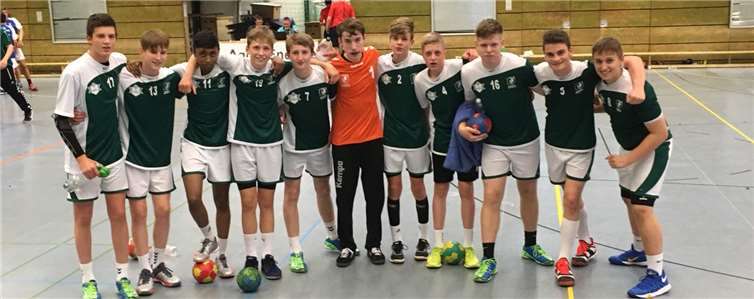 Die mB1-Jugend-Handballer.privat
