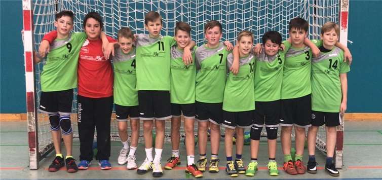 Die männliche D2-Jugend in ihren neuen Trikots.privat