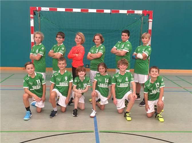 Die männliche E-Jugend des TuS GW Mendig mit ihren neuen Trikots.  Foto: privat