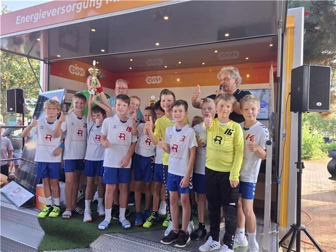 Die männliche E-Jugend vom Handball Mülheim-Urmitz sicherte sich durch eine starke Qualifikation am 16. Juni in Bendorf die Teilnahme am EVM Cup. Foto: privat