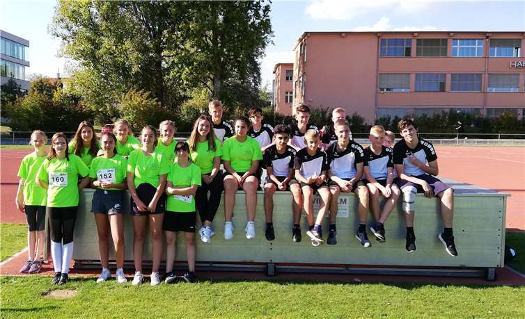 Die männlichen Jugendlichen der Nentershäuser Realschule plus zusammen mit der Mädchenmannschaft aus Salz.Privat