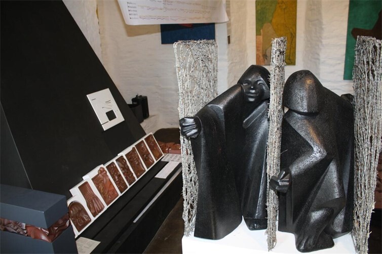 Die markanten Kunstwerke, bei denen Christoph Anders stets das Wesentliche in den Vordergrund rückt sind weithin beliebt.