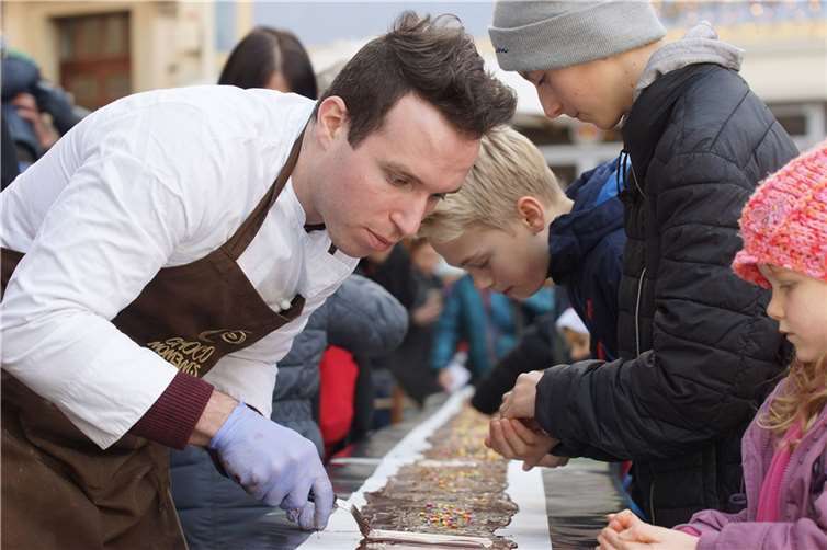 Die meterlange Schokotafel gab es bisher nur in Tübingen zu erleben.  Foto:Alexander Gonschior