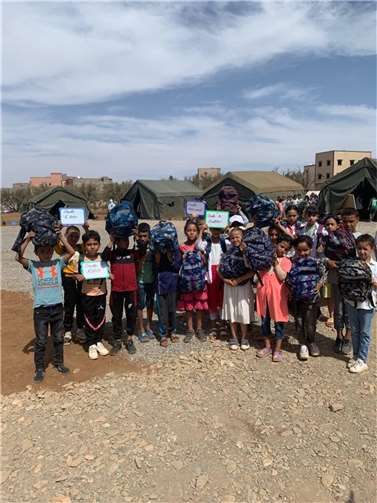 Die mit Lernmaterialien gefüllten Schulranzen wurden an Waisenkinder und Kinder aus ärmlichen Verhältnissen verteilt.  Foto: RWG