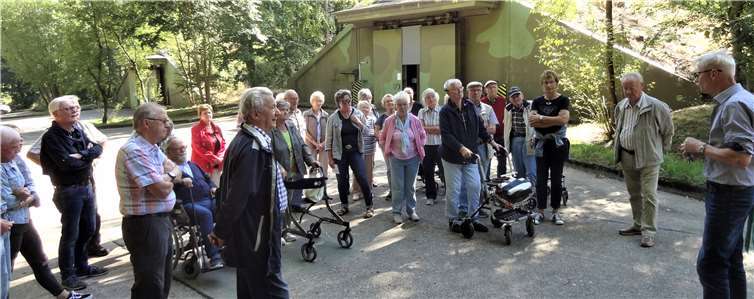 Die mitgereisten „555er“ staunten nicht schlecht über die Artenvielfalt auf dem Gelände des b-05.Foto: „555er“