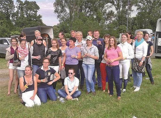 Die mitgereisten Vereinsmitglieder des RC Kottenforst freuen sich über den Erfolg. privat