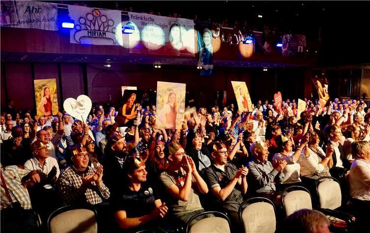 Die mitreisenden Fans verfolgten gespannt den Auftritt.