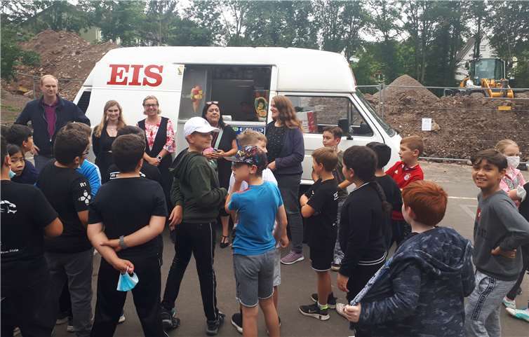 Die mobile Eisdiele auf dem Schulhof.Foto: privat