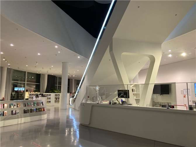 Die moderne Statik der Stadtbibliothek kann sich sehen lassen.  Foto: privat