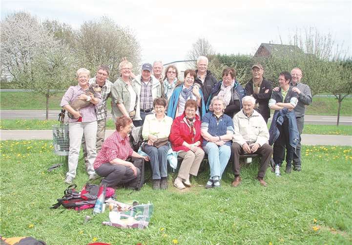 Die motivierten Wanderinnen und Wanderer der Ohlenberger Möhnen inklusive ihres Wachhundes. Privat