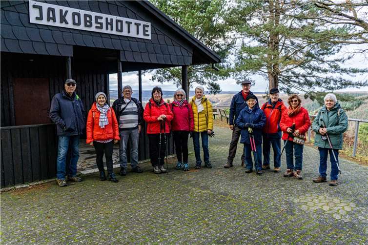 Die motvierten Wanderer an der Jakobshütte. Foto: privat