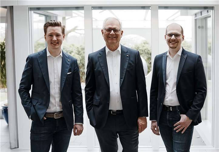 Die nächste Generation übernimmt das Ruder (v. li.) Christian Huf mit Georg Huf und Benedikt Huf. Foto: