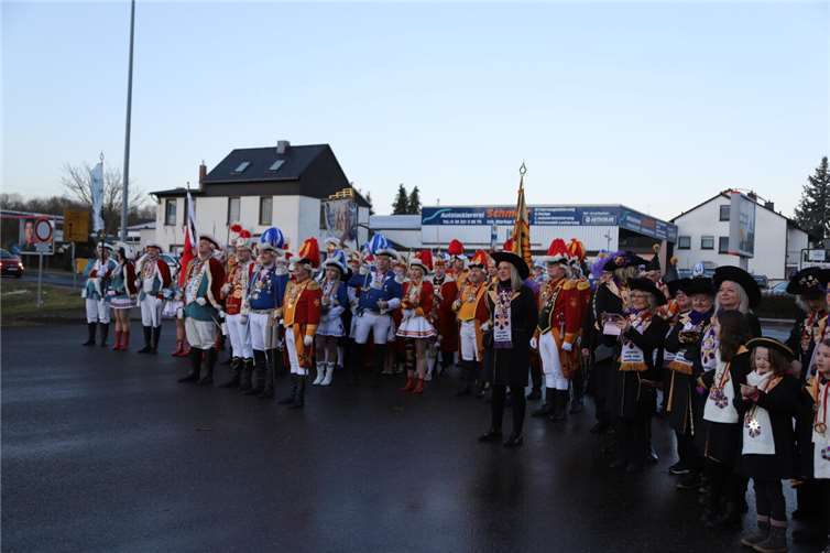 Die närrische Streitmacht versammelte sich vor der Kaserne. Fotos: WAMFO.DE