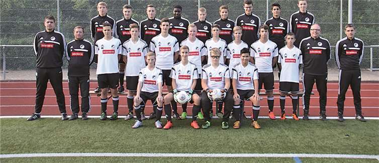 Die neu eingekleideten B-Junioren der Jugendspielgemeinschaft Treis-Karden, Müden, Pommern, Moselkern.privat