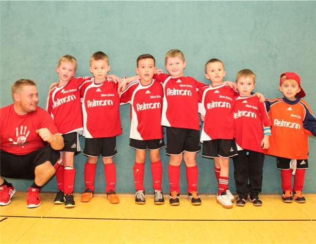 Die neu formierte Bambini-Mannschaft mit Coach Sven Erdmann sucht noch Verstärkung! privat